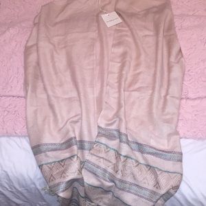 Beautiful NWOT soft tan with Aztec print kimono